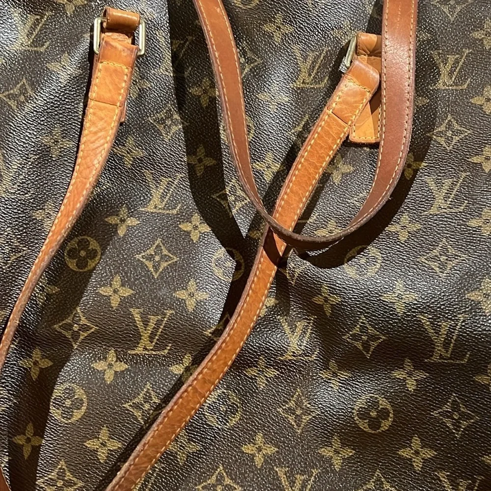 LOUIS VUITTON Monogram Cabas Mezzo